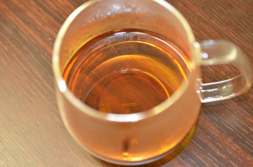 紅茶の入ったカップのアップ画像